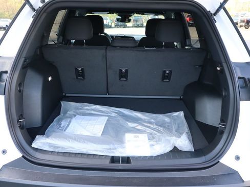 New 2026 Chevrolet Equinox LT w/ Safety and Technology Package AWD/4WD image 22