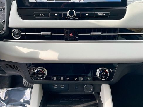 New 2025 Mitsubishi Outlander SE image 15