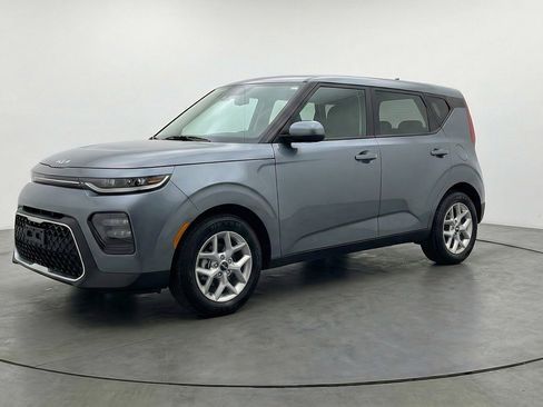 Used 2025 Kia Soul LX w/ LX Technology Package FWD image 3