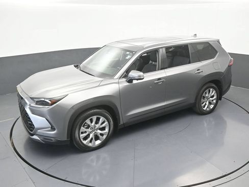 Used 2025 Toyota Grand Highlander AWD image 50