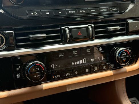 Used 2023 Nissan Pathfinder Platinum FWD image 11