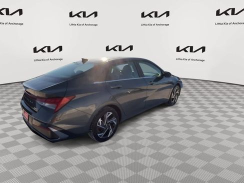 Used 2024 Hyundai Elantra Limited image 8