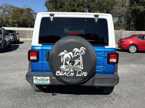 Used 2021 Jeep Wrangler Sport image 4