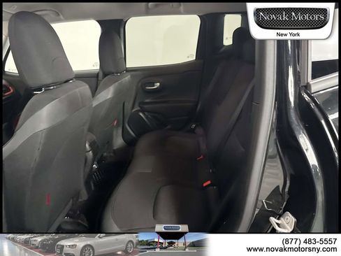 Used 2023 Jeep Renegade Trailhawk AWD/4WD image 11