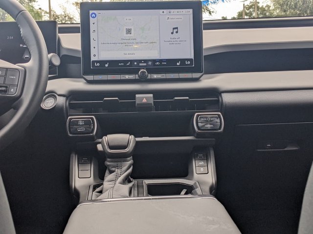 Used 2026 Toyota RAV4 SE AWD/4WD image 4