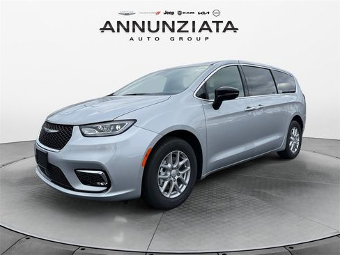 New 2026 Chrysler Pacifica Select image 1