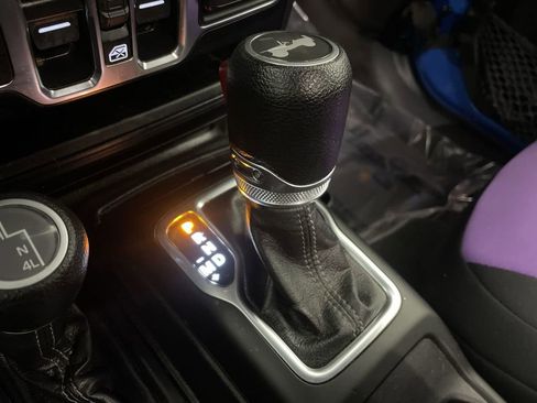 Used 2024 Jeep Wrangler Unlimited Sport AWD/4WD image 9