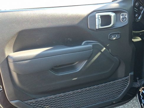 Certified 2024 Jeep Gladiator Sport image 12