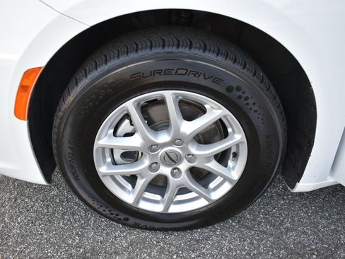 Used 2022 Chrysler Pacifica Touring-L FWD image 33