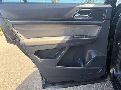 Used 2022 Volkswagen Atlas Cross Sport SE image 16