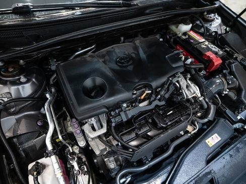 Certified 2020 Toyota Camry SE image 33