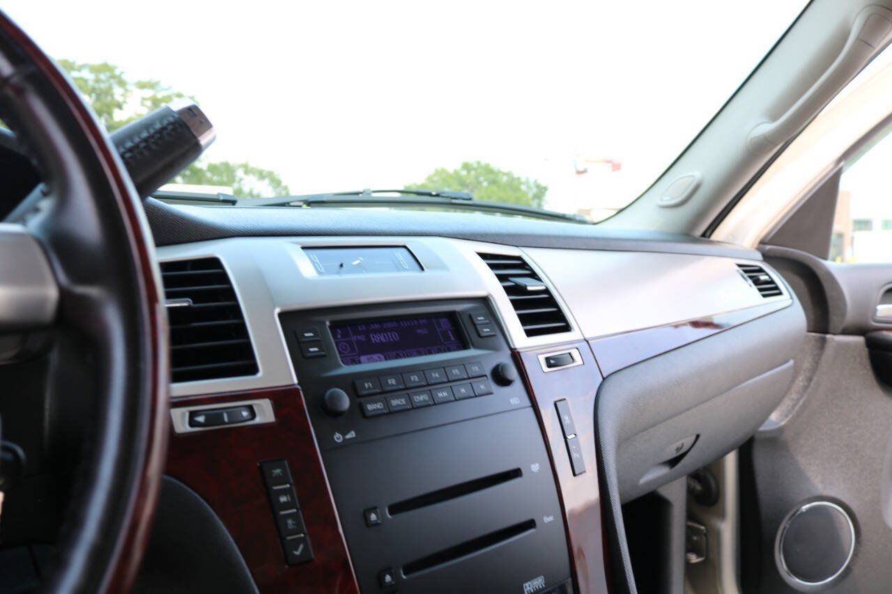 Used 2007 Cadillac Escalade AWD image 11