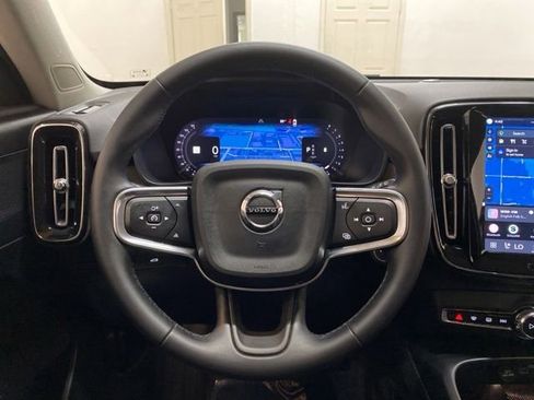 Used 2025 Volvo XC40 B5 Core AWD/4WD image 13