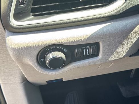 Used 2023 Chrysler Voyager LX FWD image 30