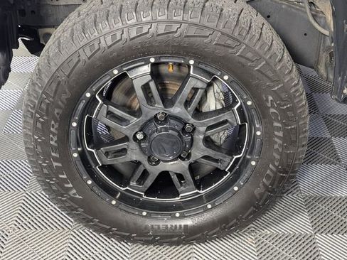 Used 2017 Toyota Tundra SR5 w/ SR5 Upgrade Package AWD/4WD image 8