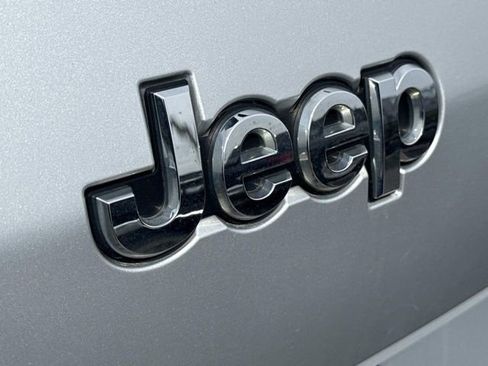 Used 2022 Jeep Grand Cherokee L Laredo w/ Luxury Tech Group I AWD/4WD image 41