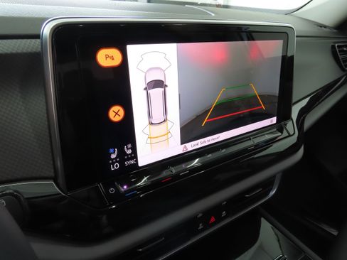 New 2025 Volkswagen Atlas Peak Edition SE image 19