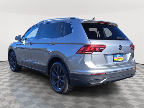 Certified 2022 Volkswagen Tiguan SE image 7