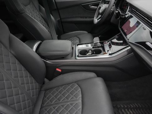 Used 2025 Audi SQ7 Premium Plus AWD/4WD image 12