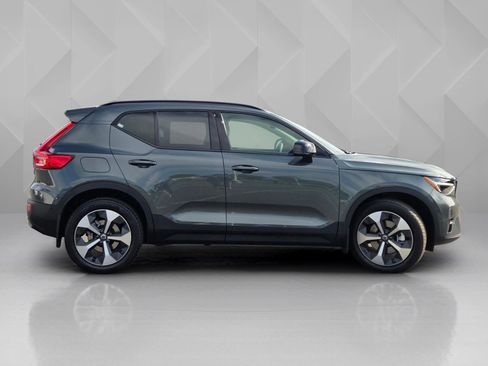 New 2026 Volvo XC40 B5 Plus w/ Protection Package Premier image 7