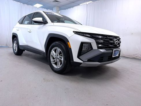 Certified 2025 Hyundai Tucson SE AWD/4WD image 1