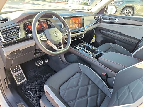 New 2026 Volkswagen Atlas Peak Edition image 14