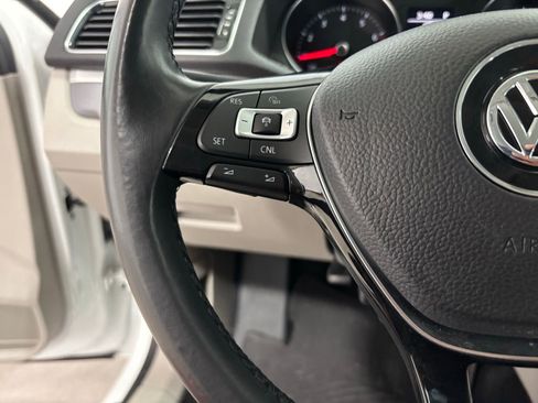 Used 2018 Volkswagen Passat 2.0T R-Line w/ R-Line Lighting Package image 19