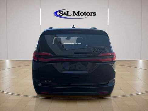 Used 2023 Chrysler Pacifica Touring-L w/ S Appearance Package FWD image 6