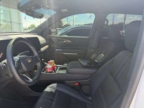 Used 2025 Chevrolet Traverse High Country w/ LPO, Floor Liner Package FWD image 5