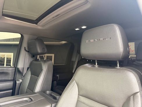 Used 2022 GMC Sierra 2500 Denali w/ Denali Black Diamond Edition AWD/4WD image 15