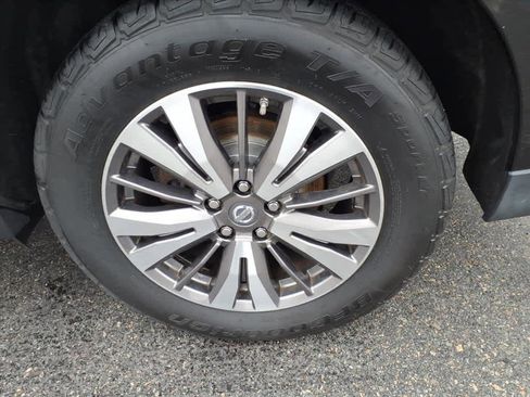 Certified 2018 Nissan Pathfinder SV w/ SV Tech Package image 9