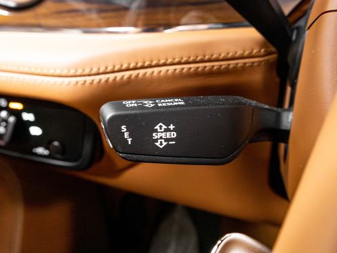 Used 2019 Bentley Bentayga image 54