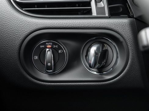 Certified 2026 Porsche Macan image 17