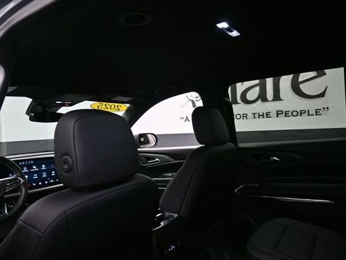 Used 2025 Chevrolet Traverse LT image 25