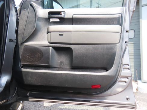 Used 2011 Toyota Tundra 4x4 Double Cab w/ Tow Pkg image 40