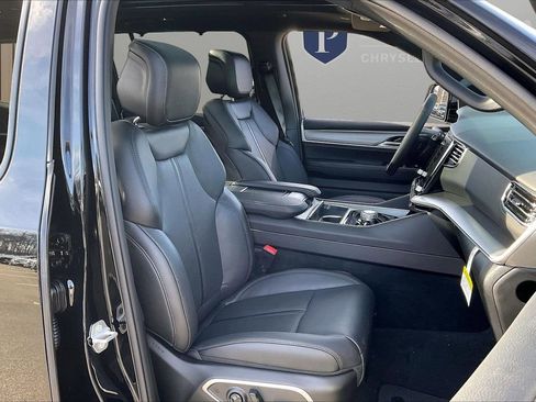 New 2026 Jeep Grand Wagoneer Limited AWD/4WD image 25