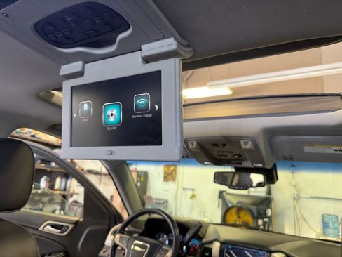 Used 2017 GMC Yukon Denali w/ Open Road Package image 27