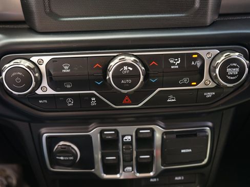 Used 2020 Jeep Gladiator Sport w/ Technology Group AWD/4WD image 20