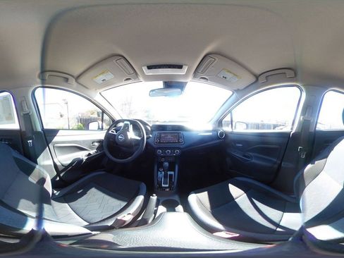 Used 2025 Nissan Versa SV image 40