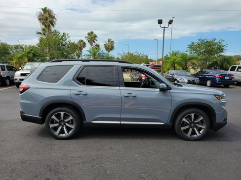 Used 2025 Honda Pilot Touring image 5