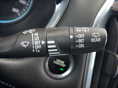 Used 2023 Chevrolet Traverse LT image 25