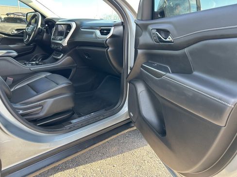Used 2023 GMC Acadia SLT image 18