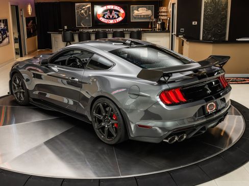 Used 2022 Ford Mustang Shelby GT500 w/ Carbon Fiber Track Pack RWD image 16