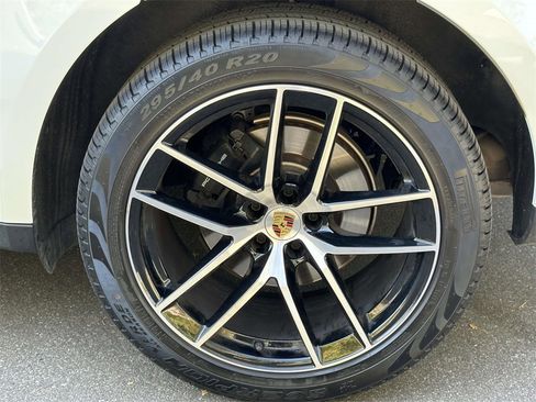 Used 2025 Porsche Macan image 8