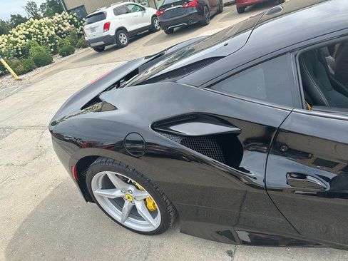 Used 2022 Ferrari F8 Tributo image 19