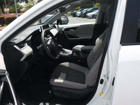 Used 2024 Toyota RAV4 XLE w/ Convenience Package FWD image 8
