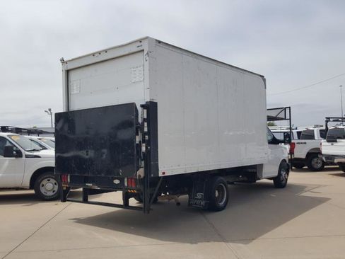 Used 2018 Chevrolet Express 3500 RWD image 7