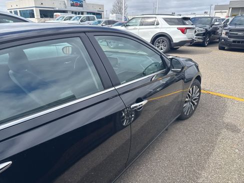 Used 2025 Nissan Altima 2.5 SV image 22