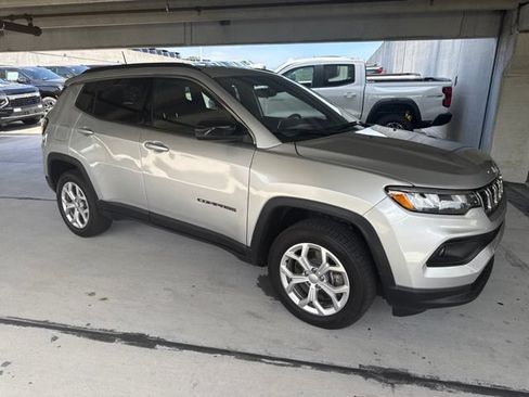 Used 2024 Jeep Compass Latitude AWD/4WD image 15