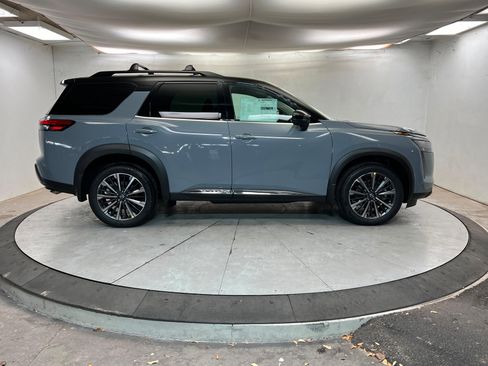New 2026 Nissan Pathfinder Platinum image 6